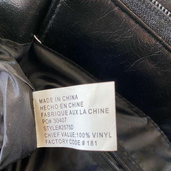 Black vinyl Bag, zipper closure - Picture 3 of 10